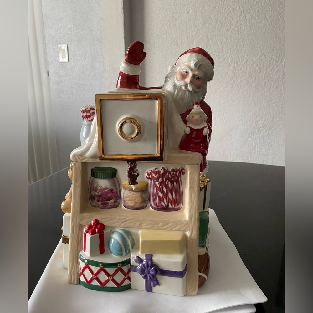 Lenox Holiday Village Musical Candy Box